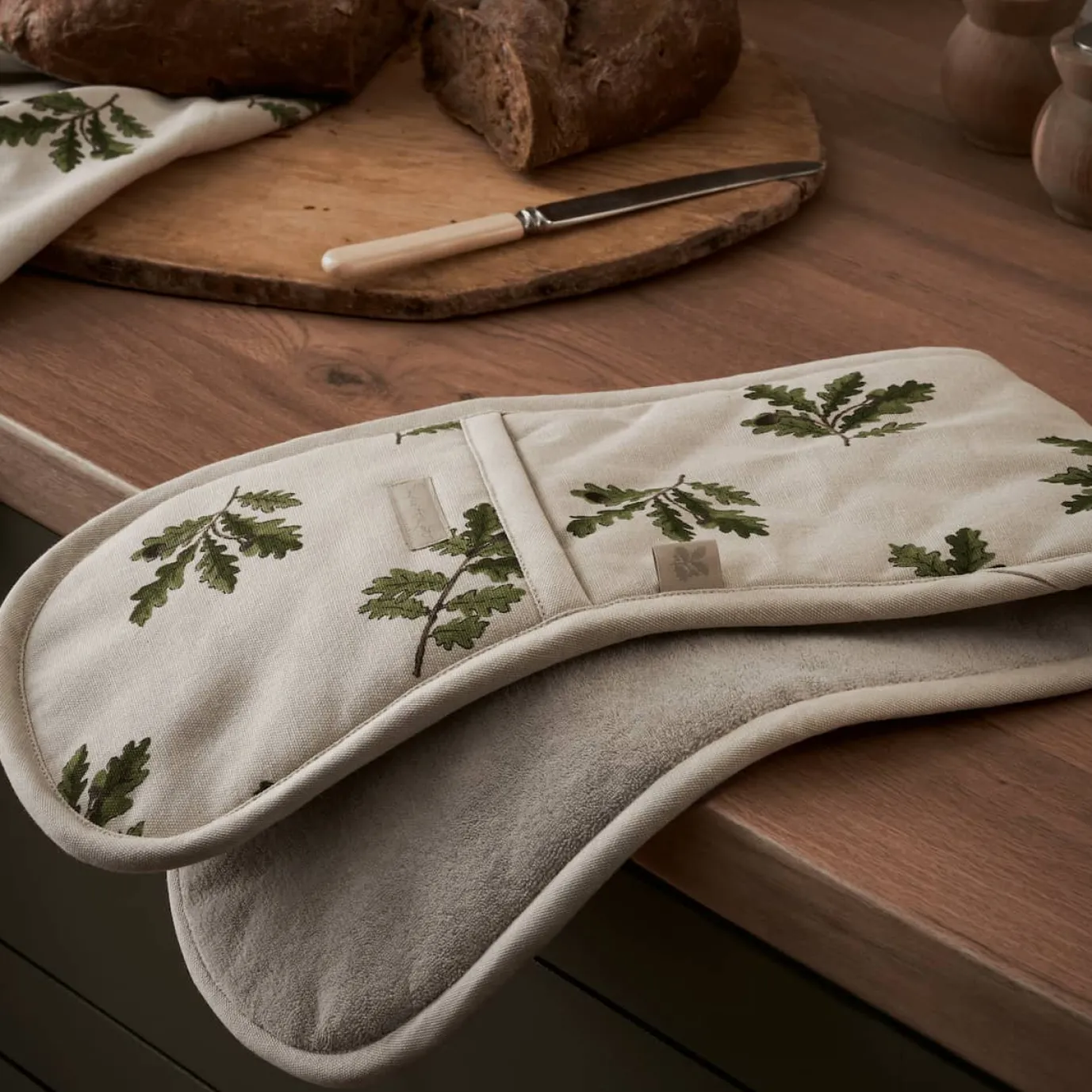 Acorn and Oak Leaves Double Oven Glove