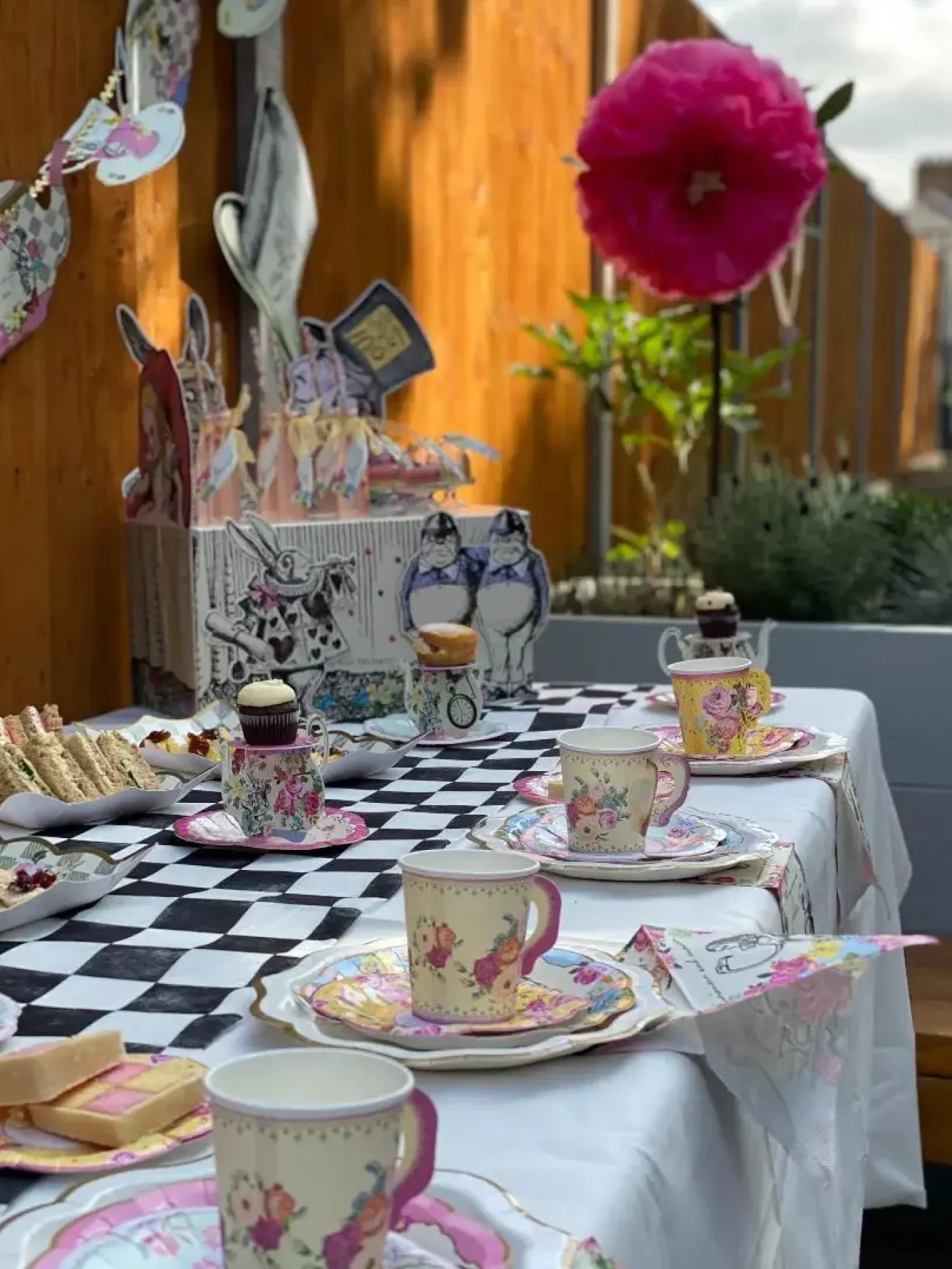 Alice in Wonderland Teapot Cake Stands - 6 pack