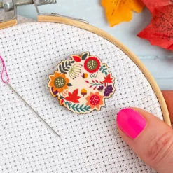 Autumn Leaves Magnetic Needle Holder