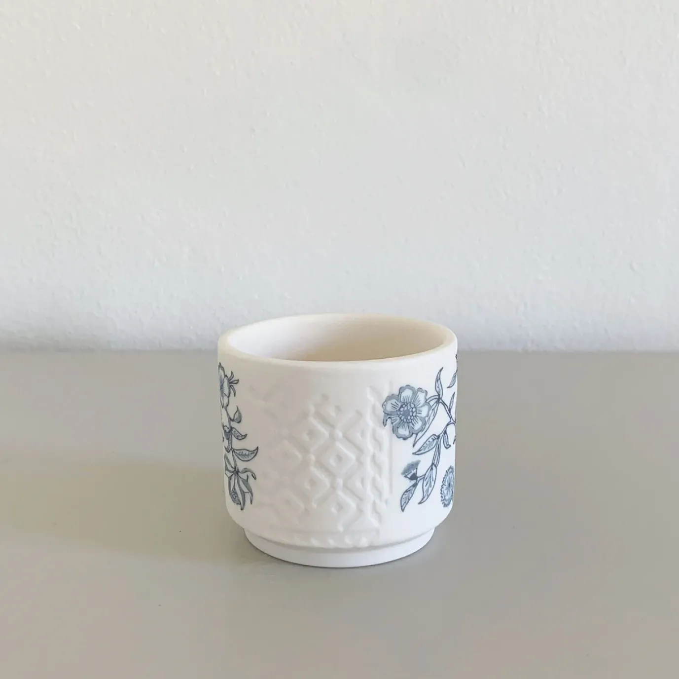 Azalea Ceramic Small Footed Tea Light Holder