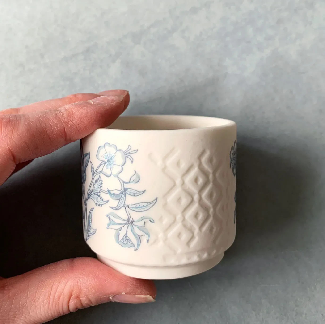 Azalea Ceramic Small Footed Tea Light Holder