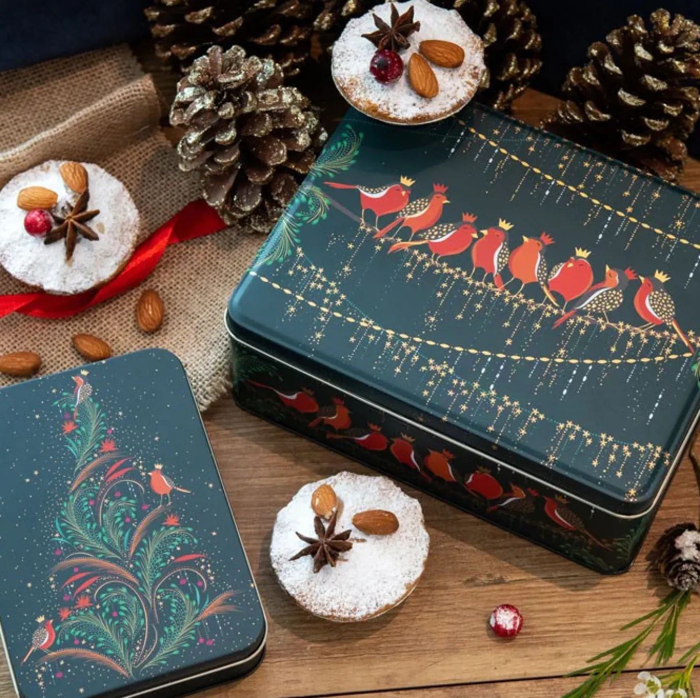 Christmas Robin Tree Small Rectangular Tin