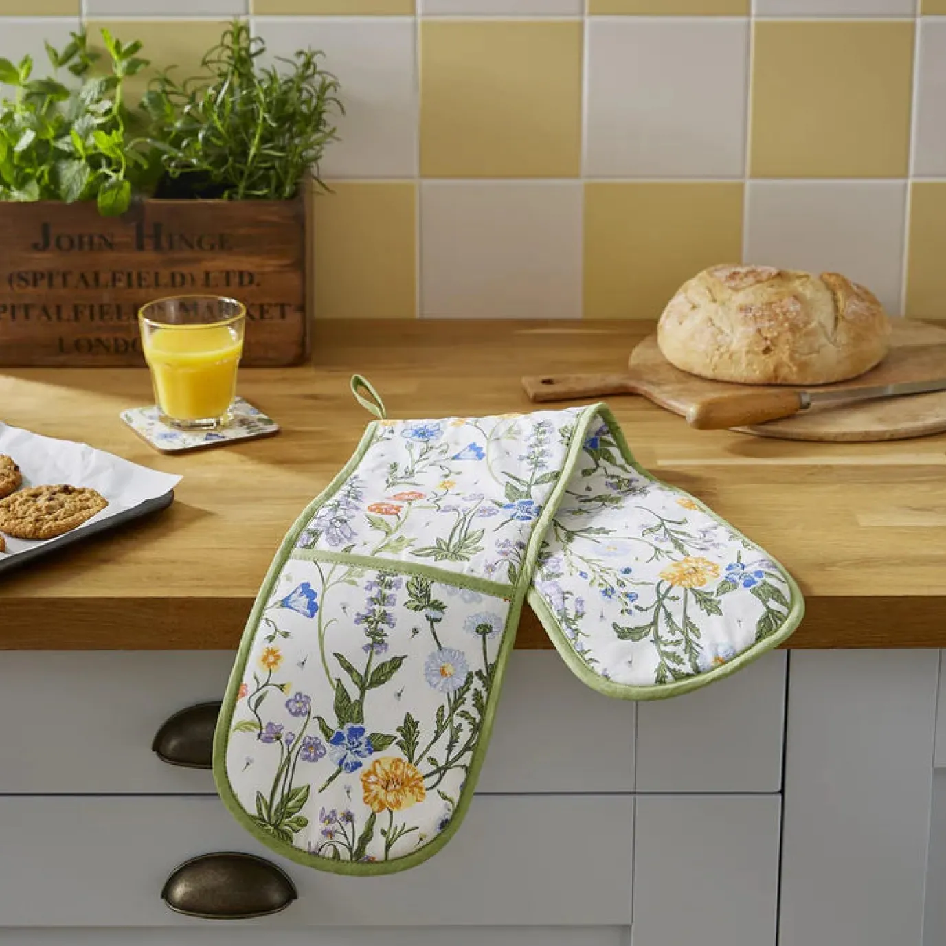 Cottage Garden Double Oven Glove