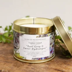 Earl Grey & Sweet Hydrangea Candle in a Matt Gold Tin