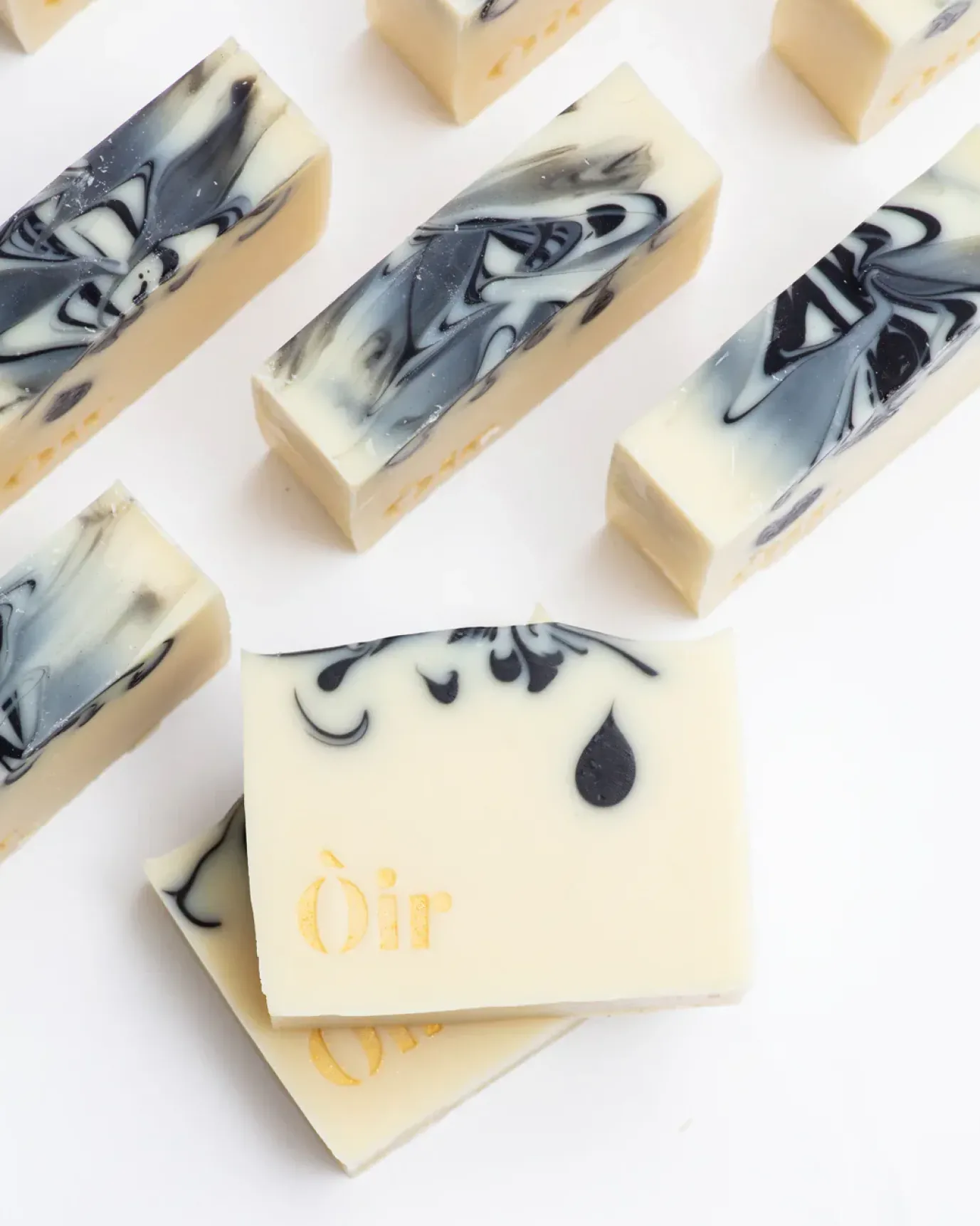 Òir Cedarwood, Clary Sage, Rose Geranium, Vetiver Luxury Hand & Body Soap