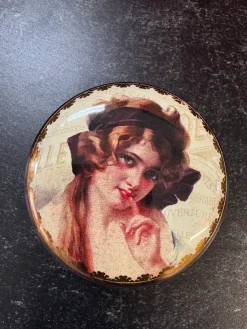 Nostalgia Mini Round Tins