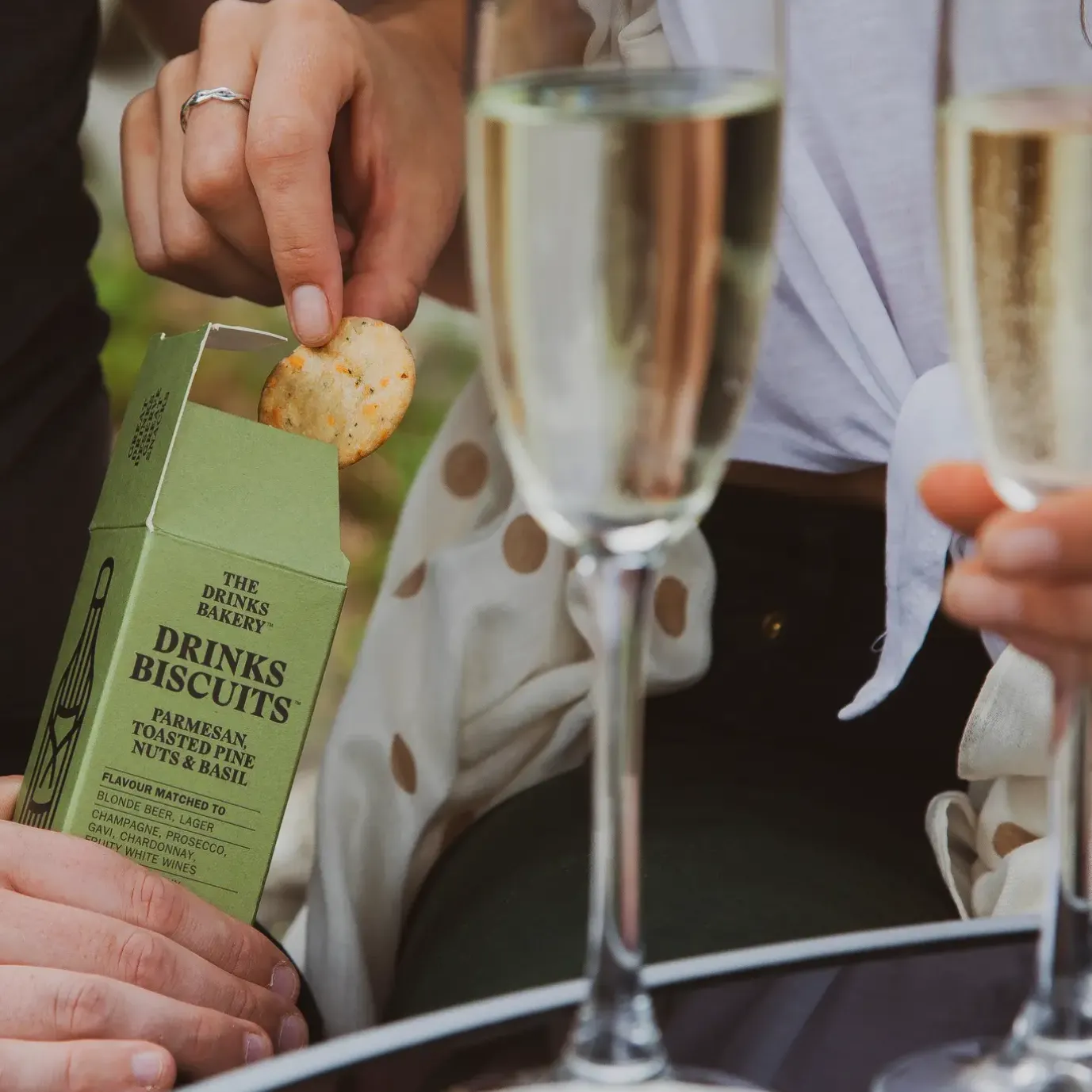 Parmesan, Toasted Pine Nuts and Basil Drinks Biscuits 36g