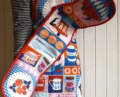 "Kitsch" Double Oven Glove by Printer Johnson
