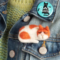 Snoozing Cat Brooch Felting Kit