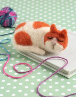 Snoozing Cat Brooch Felting Kit