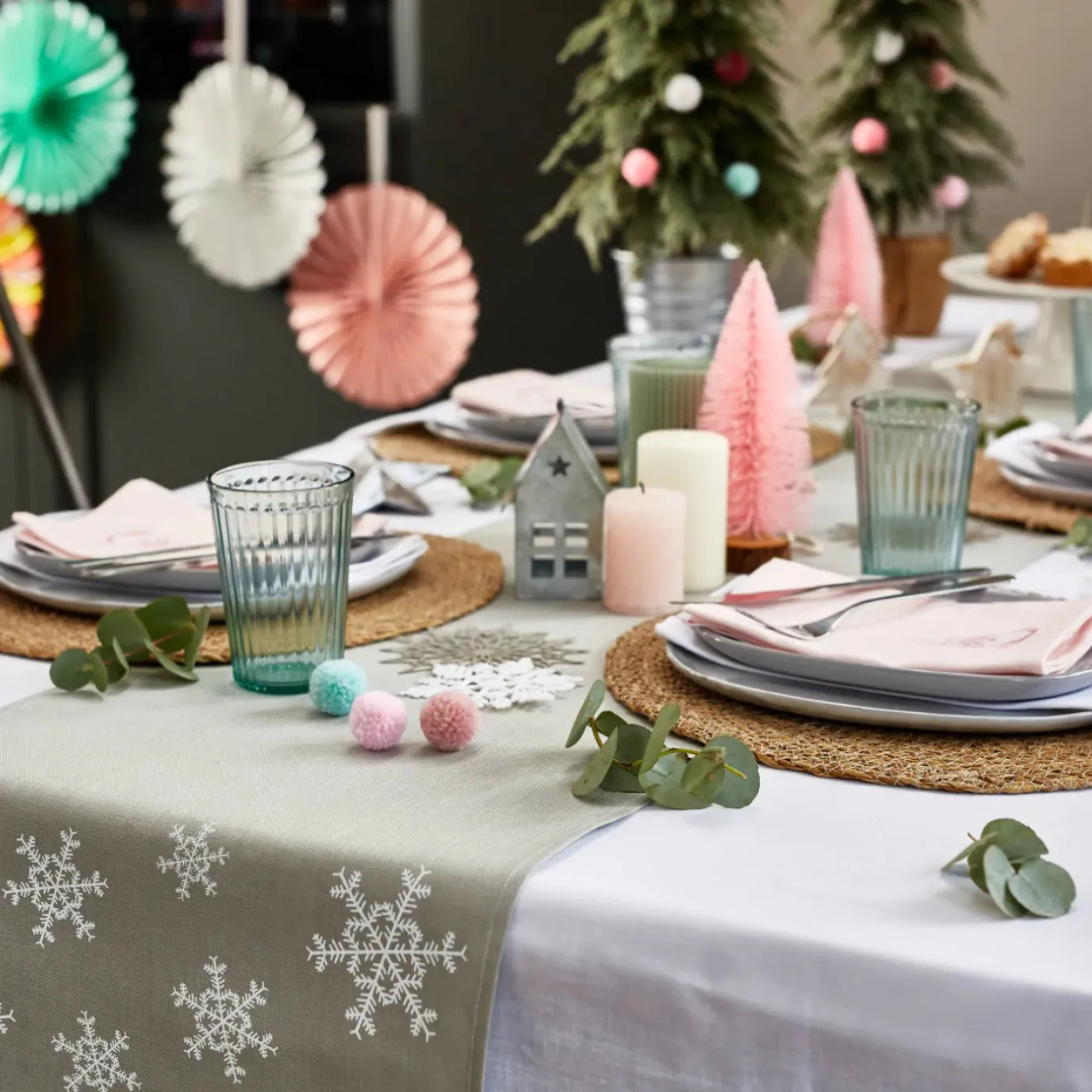 Snowflake Linen 85in Table Runner