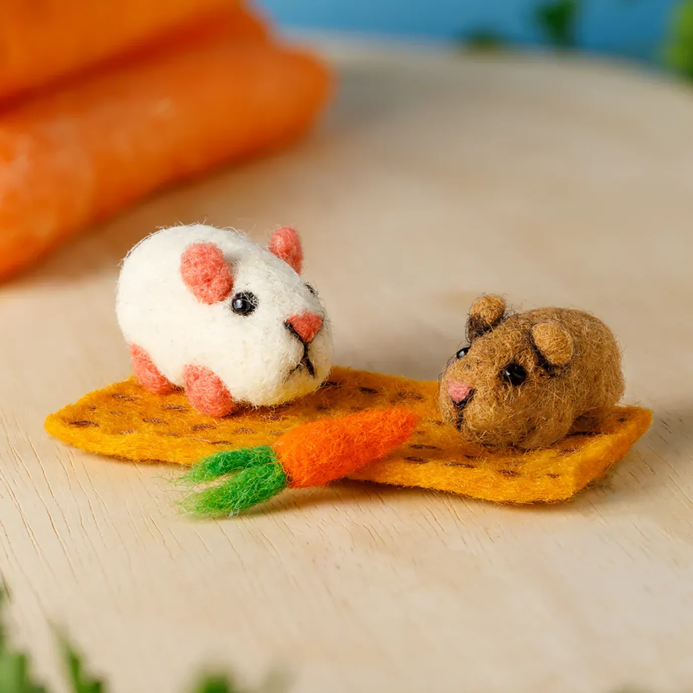 Snowy & Baby Squeak Guinea Pig Set