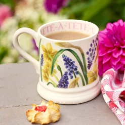 Tete-A-Tete & Grape Hyacinth 1/2 Pint Mug
