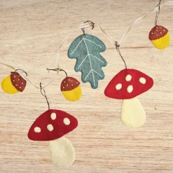 Woodland Garland Wool Mix Felt Craft Kit