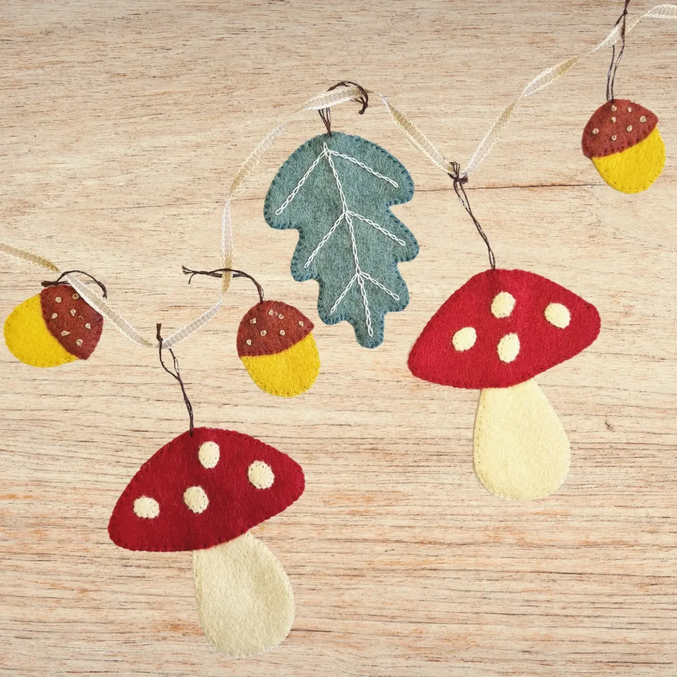 Woodland Garland Wool Mix Felt Craft Kit